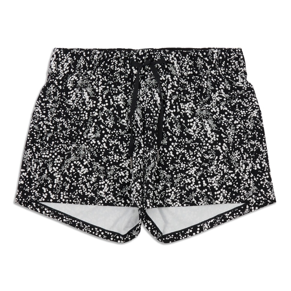 Lululemon On The Fly Short Size 8 Black and White